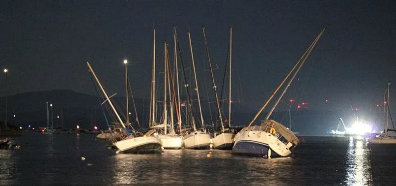 SON DAKİKA İZMİR DEPREMİ: Tsunami yaşayan İzmir'den gece yarısı korkutan görüntü