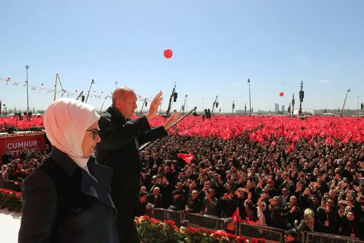 Tansu Çiller ve Mehmet Ağar Yenikapı'da! Başkan Erdoğan karşıladı