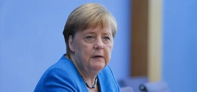 Almanya Şansölyesi Merkel’e ikinci doz Kovid-19 aşısı uygulandı