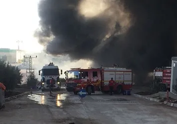 Adana'da korkutan fabrika yangını!