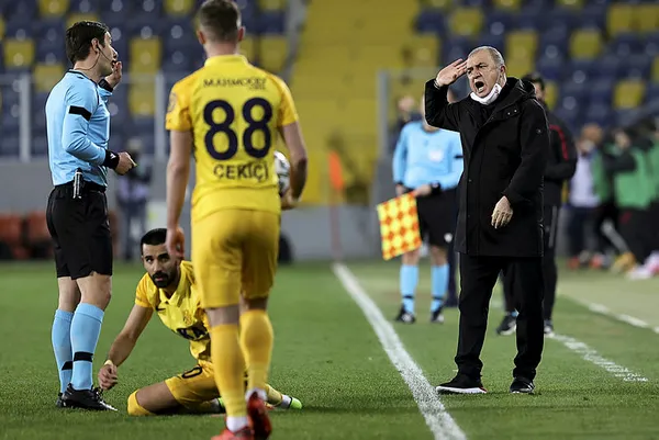 hakem-kararlari-sonrasi-herkes-aciklamayi-bekliyordu-fatih-terimden-ankaragucu-maci-sonrasi-sert-sozler-1614799047743.jpg Hakem kararları sonrası herkes açıklamayı bekliyordu! Fatih Terim'den Ankaragücü maçı sonrası sert sözler - 2