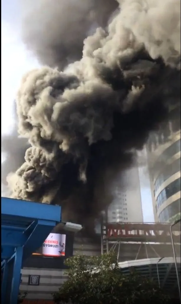 METROCITY YANGIN SON DAKİKA: Metrocity AVM’de neden yangın çıktı? Söndürüldü mü? Levent’te AVM yangını son durum ne: Yaralı var mı?