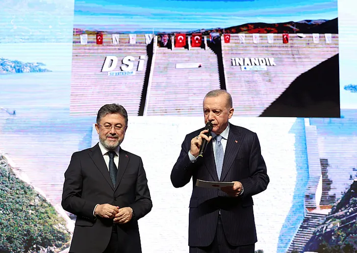 Başkan Erdoğan’dan muhalefete İzmir Körfezi ve Haliç göndermesi: Can çekişiyor! Umurlarında bile değil