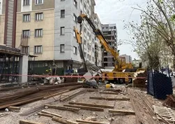 İzmir'de vinç faciası! 3 işçi yaralandı