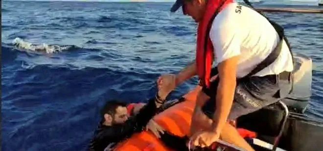 Göçmenleri taşıyan bot battı! 15 kişi kurtarıldı, bir bebek aranıyor