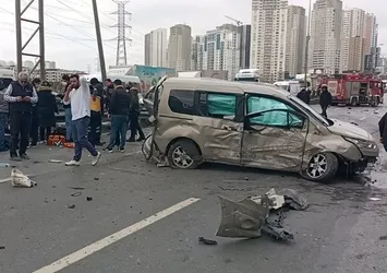 Son dakika... İstanbul'da zincirleme kaza: Trafik durma noktasına geldi