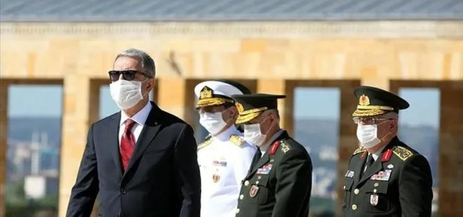 Milli Savunma Bakanı Hulusi Akar’dan OYAK Genel Kurulu öncesi Anıtkabir’e ziyaret