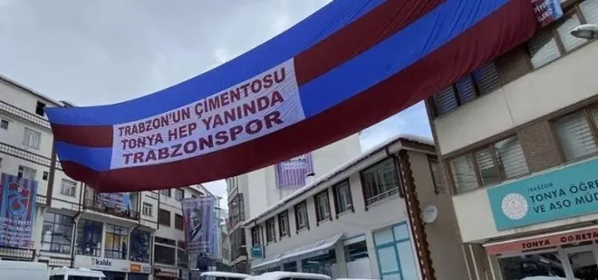 Trabzonspor taraftarı kenti şampiyonluk için süslüyor