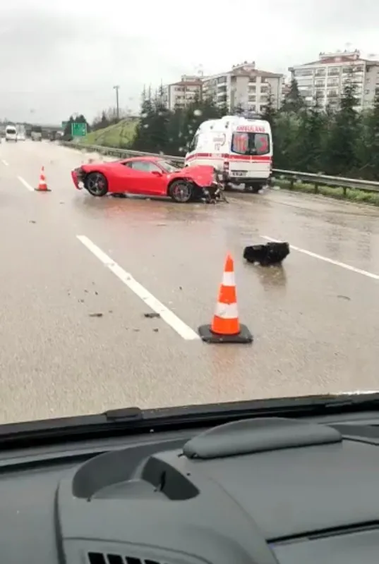 1645866481609.jpg 7 milyonluk araç hurdaya döndü! - 1