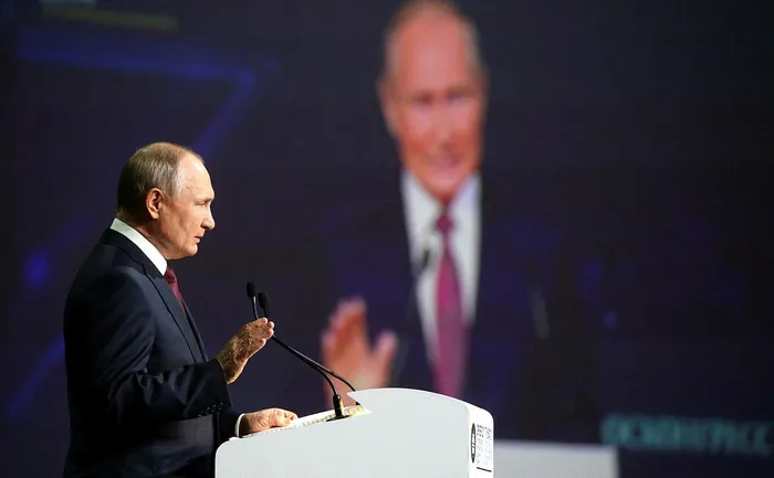 Putin'den Rusya'yı "gerileyen güç" olarak niteleyen MI6 Başkanı Richard Moore'a çok sert yanıt - 2