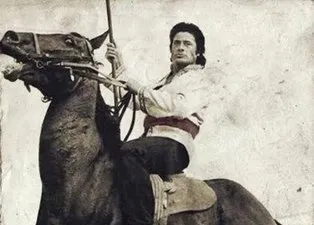 Cüneyt Arkın’ın ABD ve eşcinsellik sözleri hafızalara kazındı! İşte milli duruşu ve kırmızı çizgileri