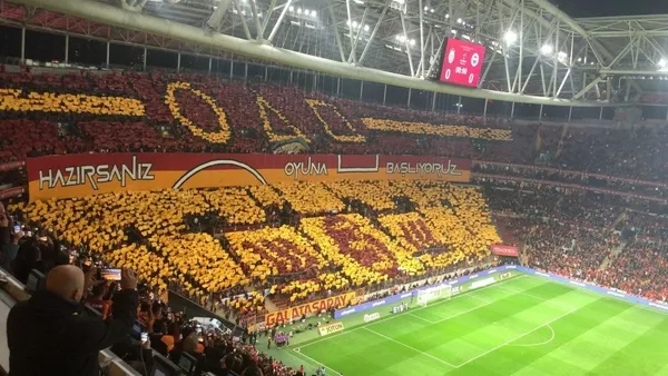 Galatasaray taraftarından Fenerbahçe'ye Squid Gameli koreografi: Hazırsanız oyuna başlıyoruz - 2
