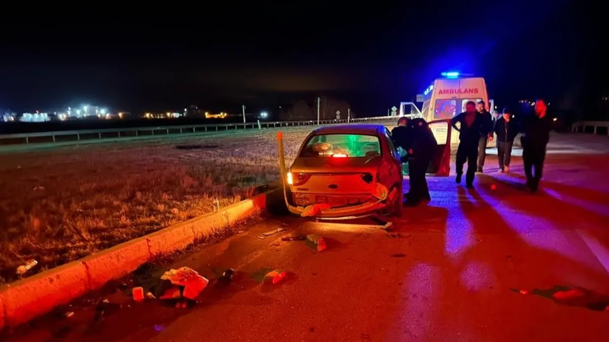 Çorum'da feci kaza: Kırmızı ışıkta geçen araç TIR'la çarpıştı