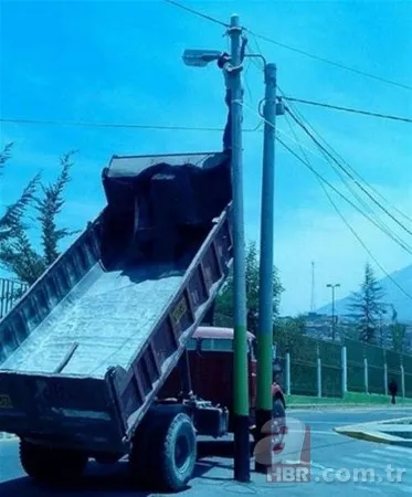 Odasında şarkı söylerken neye uğradığını şaşırdı! Milyonlar o anları izledi 22