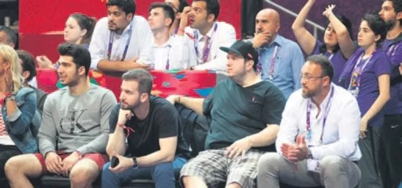 Ünlülerden 12 Dev Adam’a büyük destek