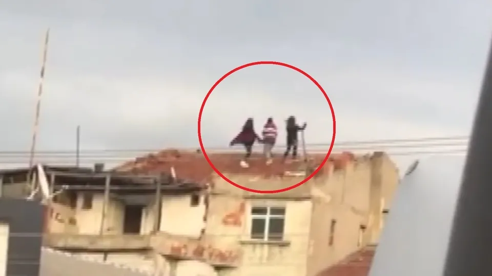 TikTok videosu çekmek için hayatlarını hiçe saydılar! Genç kızlar...