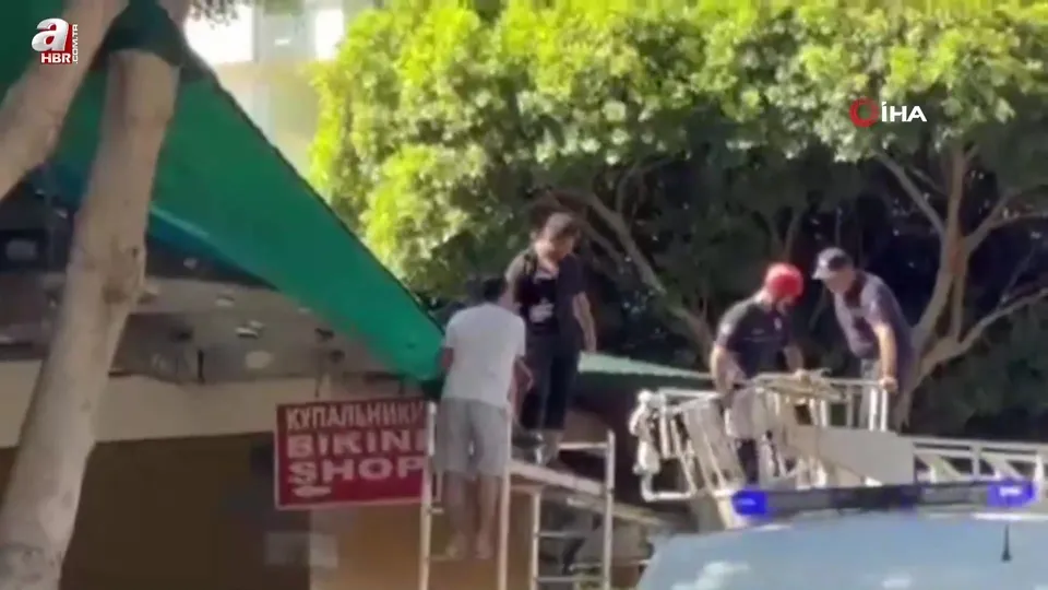 Balkondan düştü, tente hayatını kurtardı