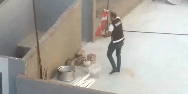 Polisin duygulandıran bayrak hassasiyeti! Büyük takdir topladı - 1