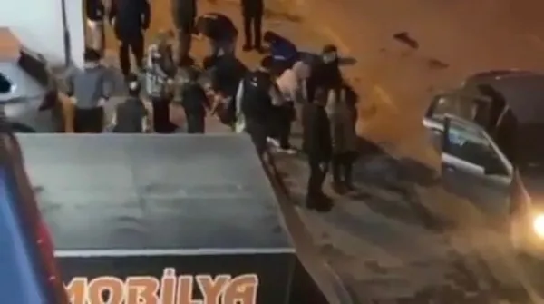 aydinda-feci-olay-babasinin-kullandigi-otomobilin-altinda-kaldi-1640747893964.jpg Aydın'da feci olay! Babasının kullandığı otomobilin altında kaldı - 1