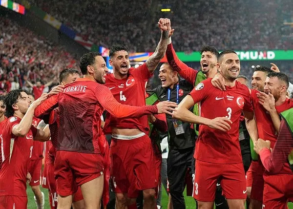 baskan-erdogandan-a-milli-futbol-takimina-tebrik-telefonu-ardanin-attigi-gol-de-dort-dortluk-bir-goldu-1718743150644.jpeg Başkan Erdoğan'dan A Milli Futbol Takımı'na tebrik telefonu: Arda'nın attığı gol de dört dörtlük bir goldü - 6