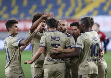 Erol Bulut 100. maçında Fenerbahçe'ye şov yaptırdı