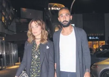 Sosyetik sevgiliyle romantik yemek