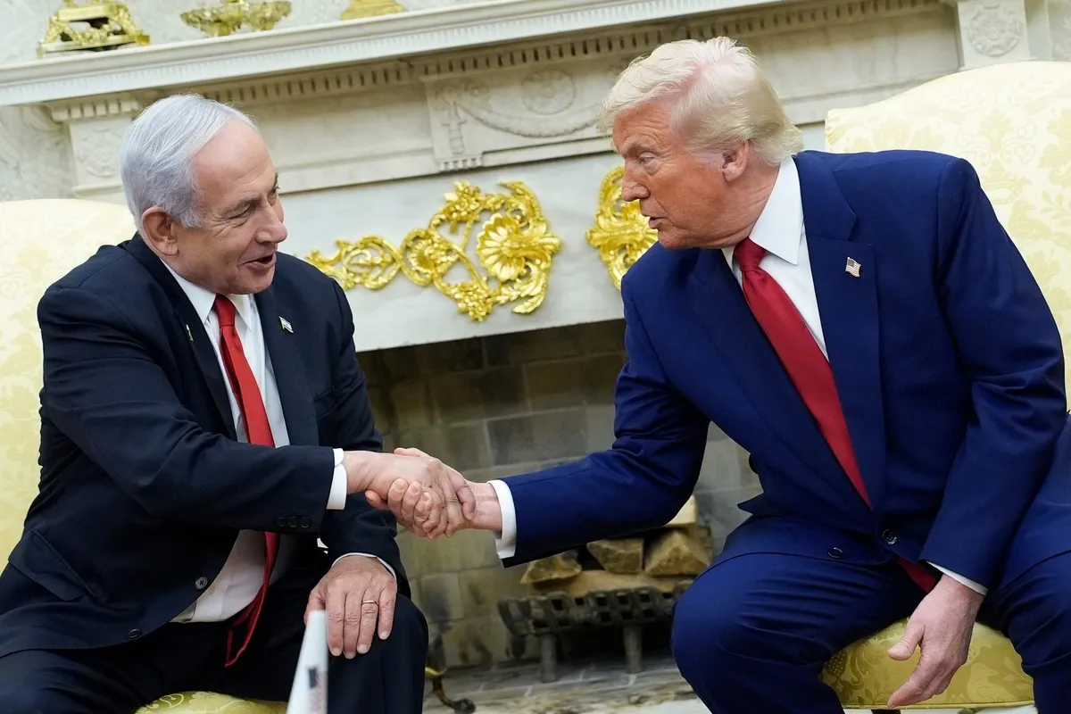 netanyahunun-iran-talimati-ve-abdnin-saldiri-plani-iddiasi-1792683294073.jpg ABD Başkanı Donald Trump (sağda), 7 Nisan 2025’te Washington’daki Beyaz Saray’ın Oval Ofisi’nde İsrail Başbakanı Binyamin Netanyahu (solda) ile görüşürken. (Foto: EPA)