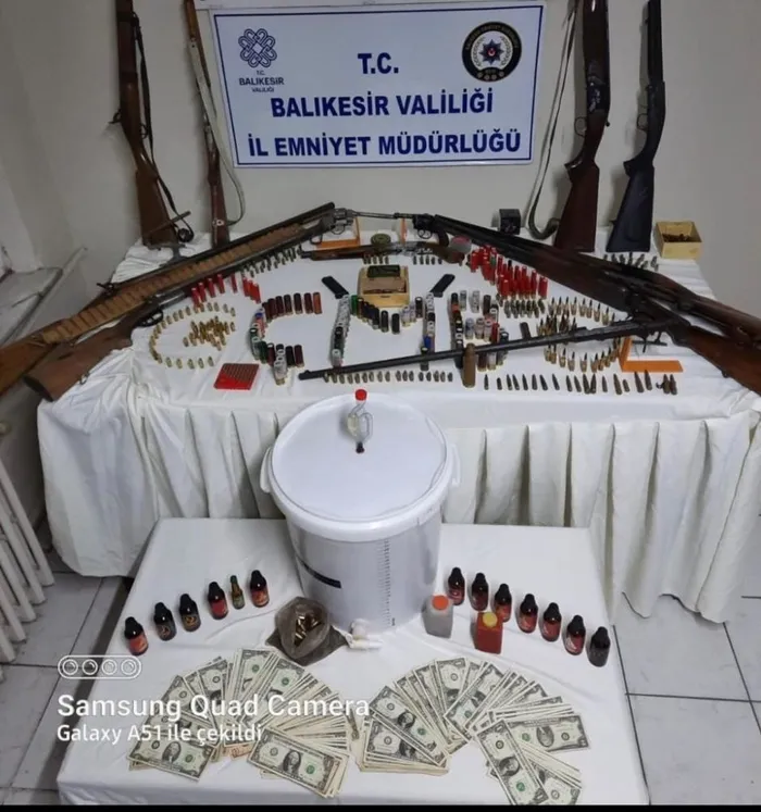Balıkesir'de bekçilerin dikkati çok sayıda silahı yakalattı - 1