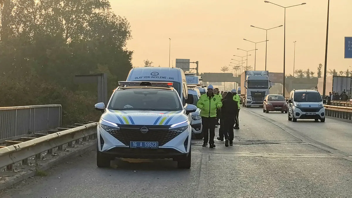 Yolun karşısına geçmek isterken otomobilin çarptığı yaya öldü