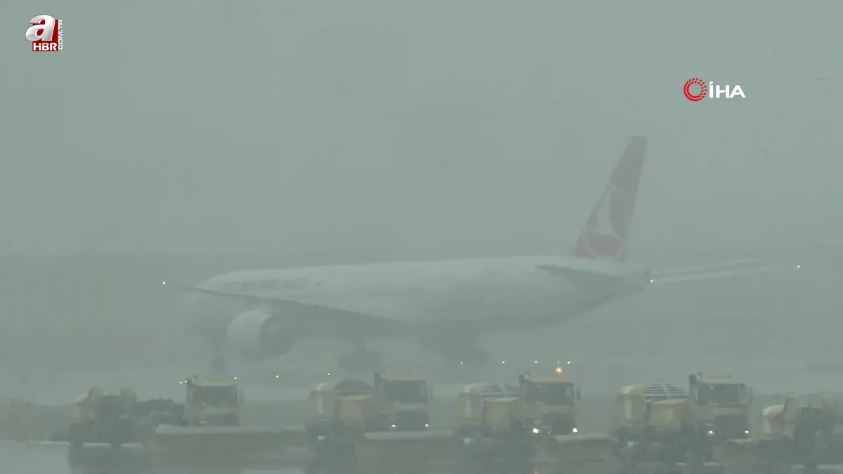 İstanbul Havalimanı’nda yoğun kar yağışı!