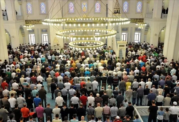 Bayram Namazı Nasıl Kılınır? Bayram Namazı Niyeti Nasıl Edilir? İşte Adım Adım Bayram Namazı Rehberi