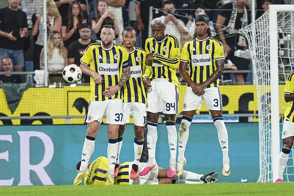 kanarya-play-off-biletini-kapti-mac-sonucu-sturm-graz-0-1-fenerbahce-1786479712541.jpg Kanarya play-off biletini kaptı! Maç sonucu: Sturm Graz 0-1 Fenerbahçe - 2