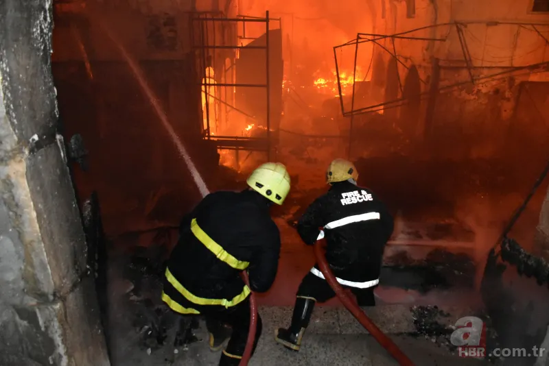 Osmanlı'nın 200 yıllık emanetiydi! Çok sayıda dükkan yandı... 11