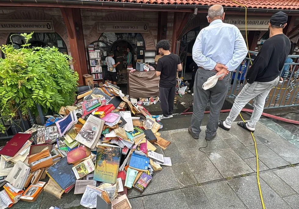 İstanbul sele teslim oldu! Yollar göle döndü | Uzman isim A Haber'de uyardı - 1