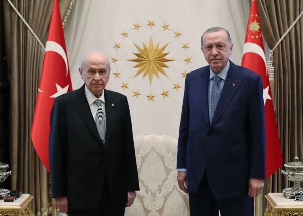 Son dakika: Kabine Toplantısı öncesi Külliye'de kritik görüşme! Başkan Erdoğan Devlet Bahçeli'yi kabul etti - 2