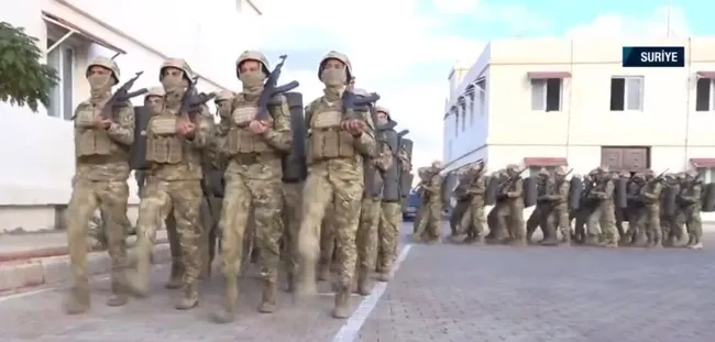 pkkypgye-karsi-askeri-hazirlik-suriye-kurtulus-cephesi-askerleri-olasi-operasyona-hazir-1634712059402.jpg PKK/YPG'ye karşı askeri hazırlık! Suriye Kurtuluş Cephesi askerleri olası operasyona hazır - 2