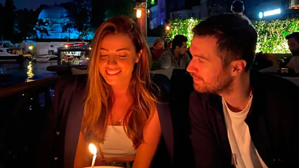 Ezgi Eyüboğlu ve Oğulcan Engin'den evlilik sorusuna şaşırtan tepki