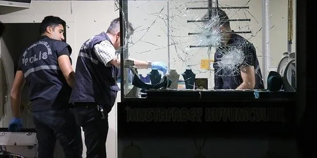 Bursa'da hırsızlar kuyumcuya camı satırla kırıp girdi - 2