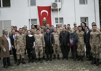 Sanatçılar Mehmetçik'e destek için Hatay'da