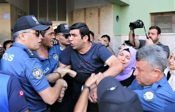 1693484719854.jpeg Antalya'da ortalığı karıştıran olay! Tahliyesine karar verildi vatandaşlar ekiplere direndi - 5