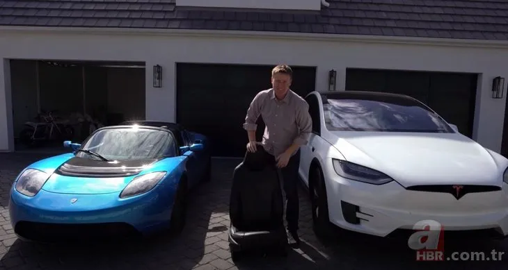 Tesla markalı arabanın koltuğunu kesip biçtiler! İçinden bakın neler çıktı?