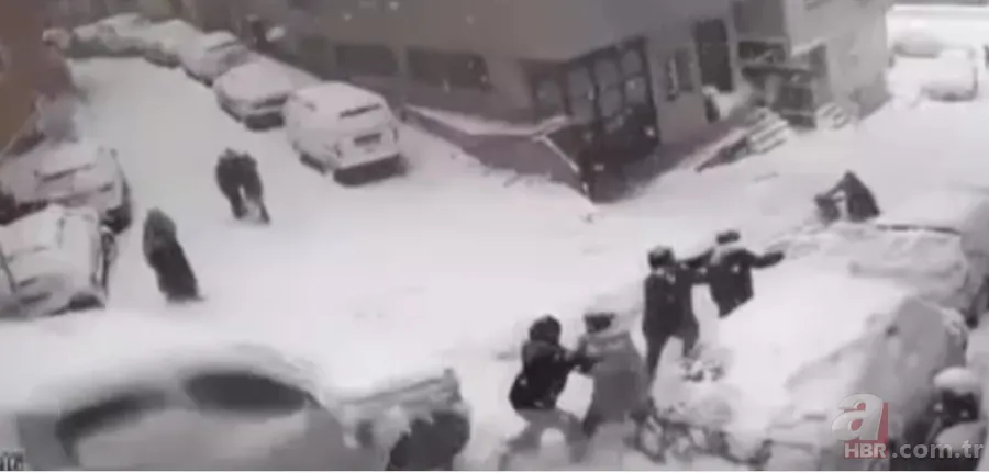 Kağıthane'de kaygan zemin faciası! Yokuştan kayan kamyonet çocuklara çarptı 8