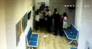 Avcılar’da doktora aşı dayağı!