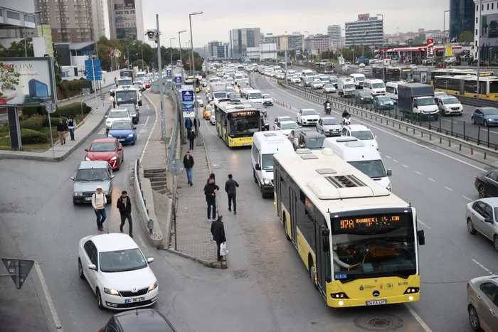 Son dakika: İstanbul’da haftanın ilk iş gününde trafik yoğunluğu!