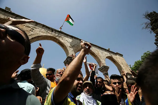 Mescid-i Aksa’da cuma namazı coşkusu! 60 bin kişi katıldı