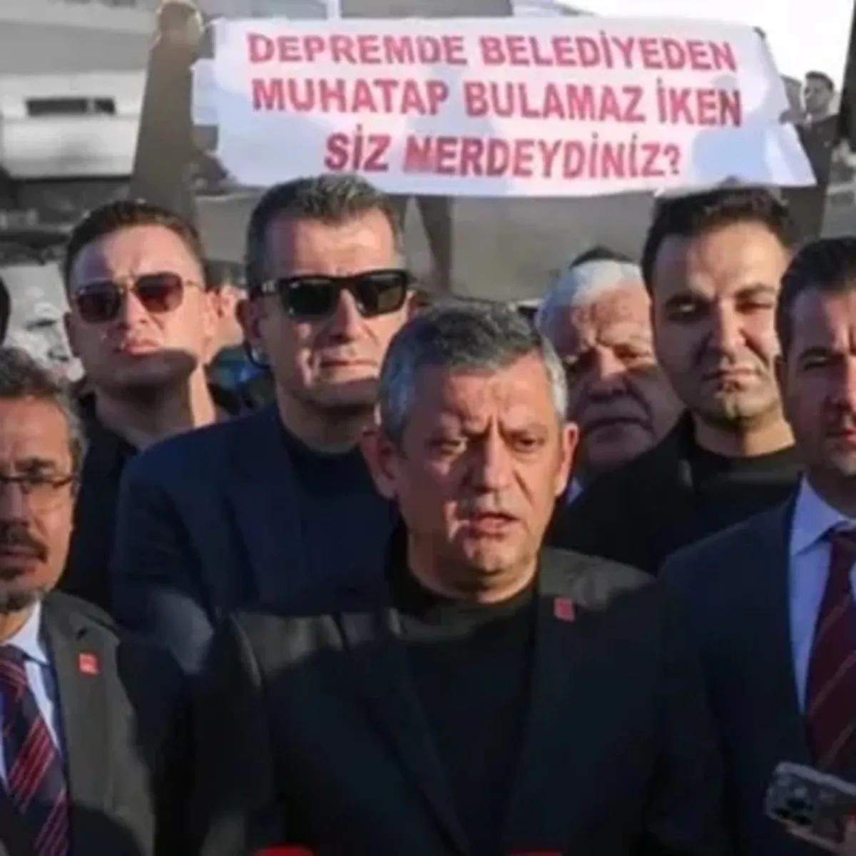 Özgür Özel'e Hatay'da soğuk duş! Depremzedelerden protesto: Bugüne kadar neredeydin?