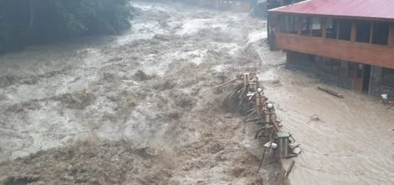 Artvin ve Rize'de sağanak sele neden oldu, dereler taştı! Doğu Karadeniz'de sağanak sürecek mi?