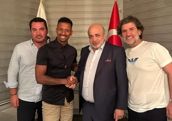 Adana Demirspor 36 yaşındaki kanat oyuncusu Luis Nani'yi kadrosuna kattığını duyurdu!