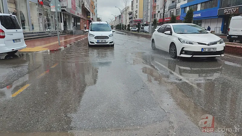 Nisan yağmurları başladı: 22 ilde sağanak uyarısı! Çöl tozu ve kuvvetli rüzgara dikkat: İstanbul, Kastamonu, Erzurum… 4