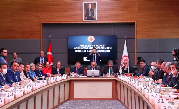 Son dakika: TBMM Karma Komisyonu, polise yumruk atan DBP'li milletvekili Salihe Aydeniz'in dokunulmazlığı için toplandı - 1